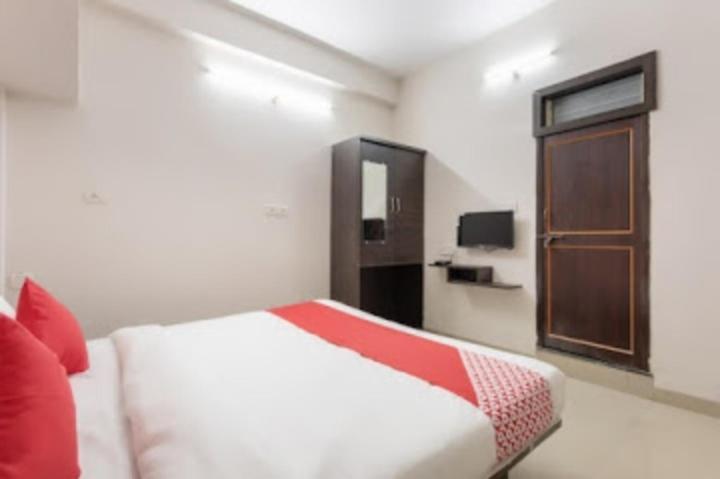 Hotel Royal Palace Индор Екстериор снимка
